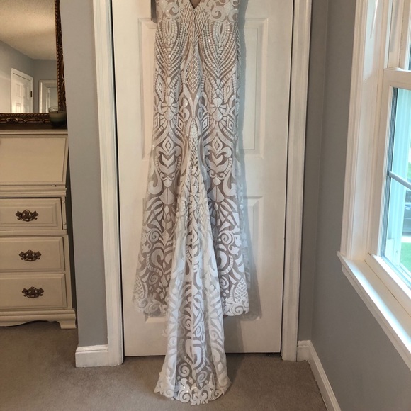 *NEVER WORN* Bridal Gown, Wedding dress - Picture 3 of 8